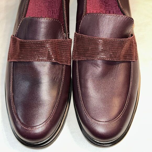 Munro Geana Wine Color Leather Loafers Shoes(Size 8M) - Picture 11 of 11